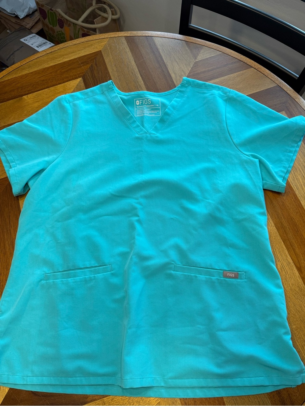 Figs Casma 3 Pocket V-Neck Scrub Top